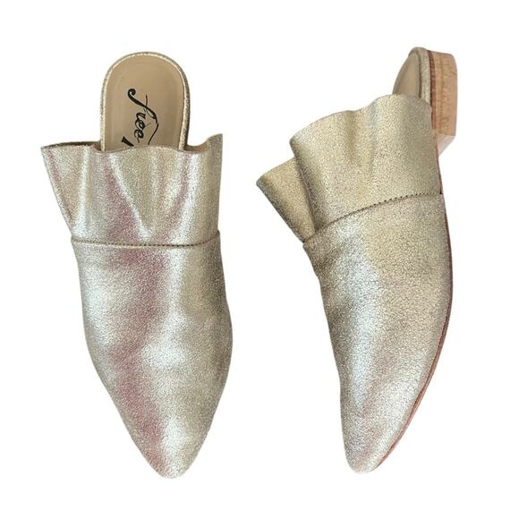 Free People Sienna Gold Metallic Point Toe Leather Ruffle Slip On Flats Size 37 - Picture 1 of 12